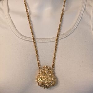 Vintage goldtone purse w/pearls compartment necklace